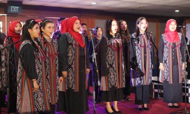 Nusa Mandiri Youth Choir Tampil Memukau dalam Kegiatan Wisuda UNM ke-38