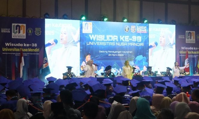 Lagu “Anganku Anganmu” Meriahkan Wisuda UNM ke-38