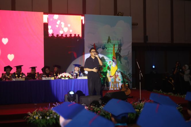 Vadel Nasir Curhat di Wisuda UNM: Dari Trust Issue Sampai Harapan Karir Cemerlang!