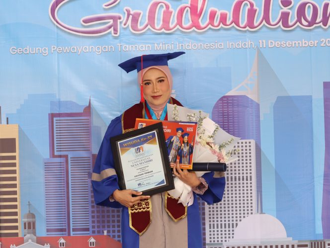 Wisudawan Terbaik UNM yang Sukses Taklukkan Pandemi dan Siap Taklukkan Dunia Teknologi