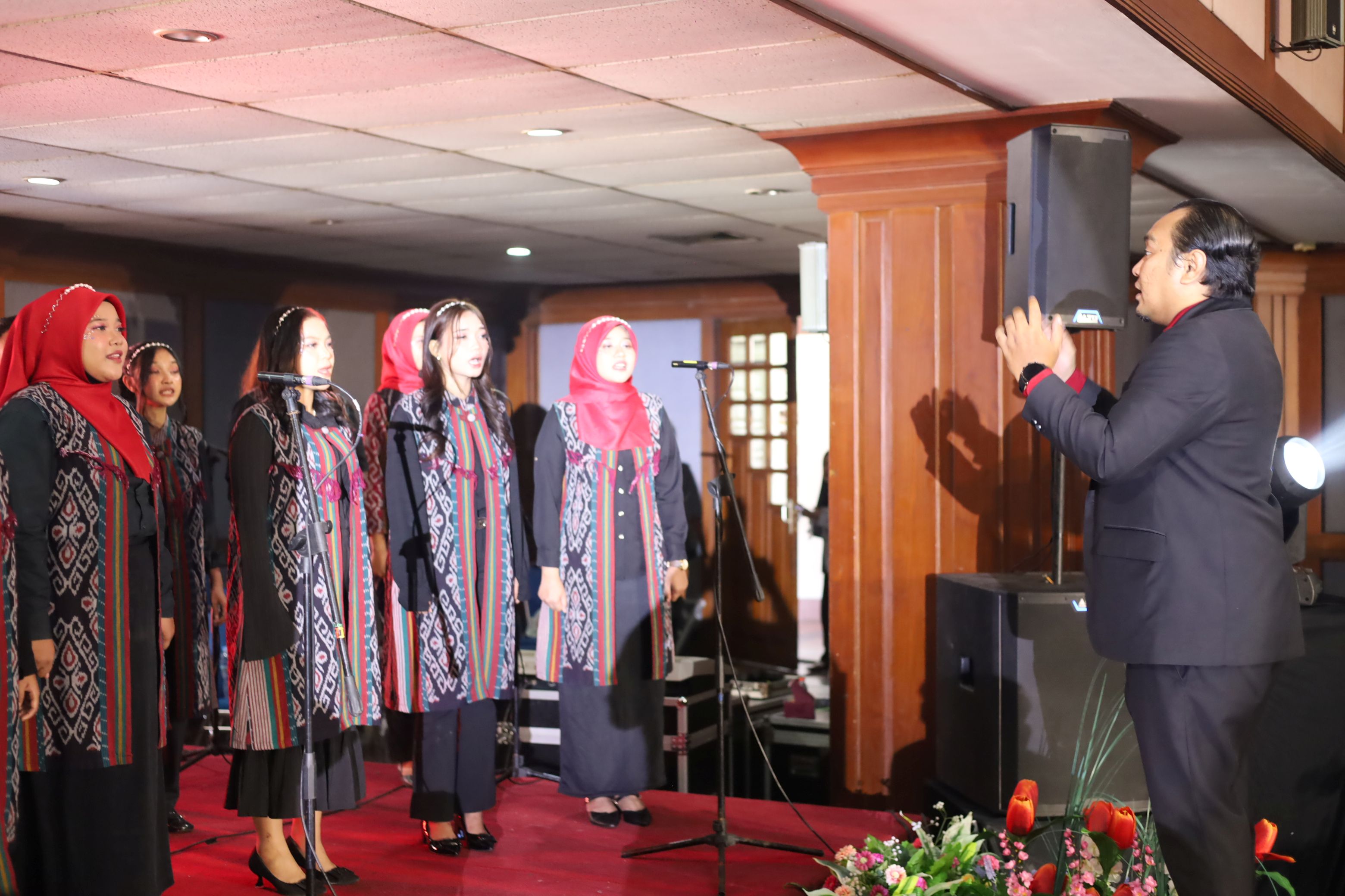 Penampilan NMYC di Wisuda UNM